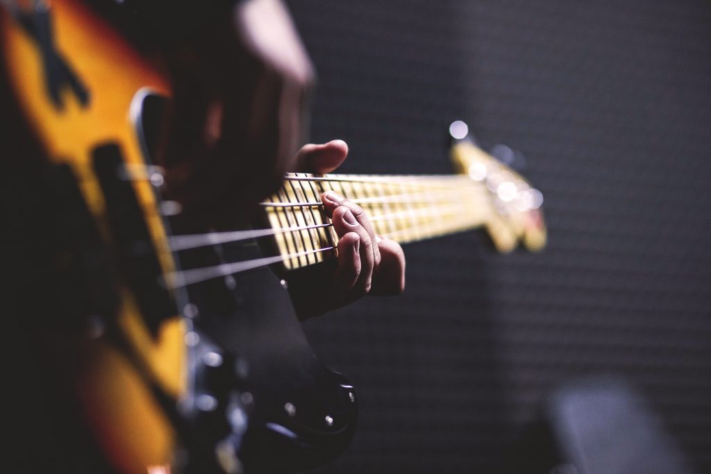 bass-guitar-chord-close-up-96380.jpg